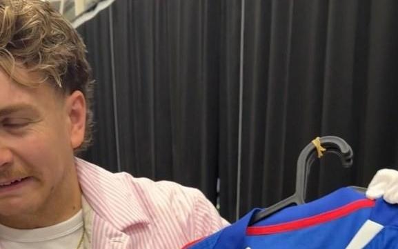 太阳报走访出售原味球衣公司的仓库：汗臭味强烈却不令人反感