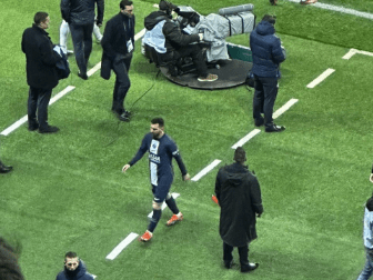 梅西疑遭打压?又被巴黎球迷狂嘘法媒总散步磨洋工