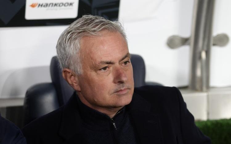 遭费内巴切解雇！穆帅连续2年欧冠附加赛出局，联赛亚军&欧联16强