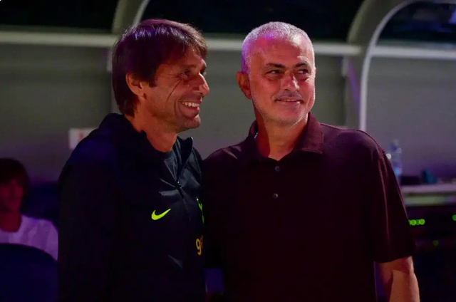 穆里尼奥决战孔蒂，欧足联派老熟人吹罚，弥补老头上场欧冠的痛苦