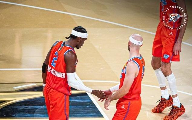 文班亚马打爆卫冕冠军，亚历山大空砍29+4+5，马刺终结雷霆16连胜