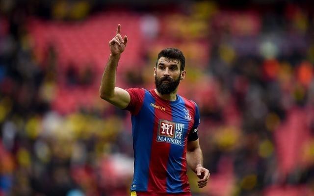 记者：前澳大利亚功勋国脚耶迪纳克跟随澳波加入森林教练组