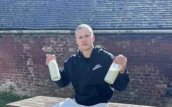 迪尼：会有球员模仿哈兰德喝鲜牛奶、吃战斧牛排，但无法成为他