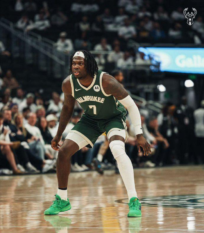 正式裁掉！夏联20分功臣遭弃，1年2次啊，雄鹿真狠，来CBA吧