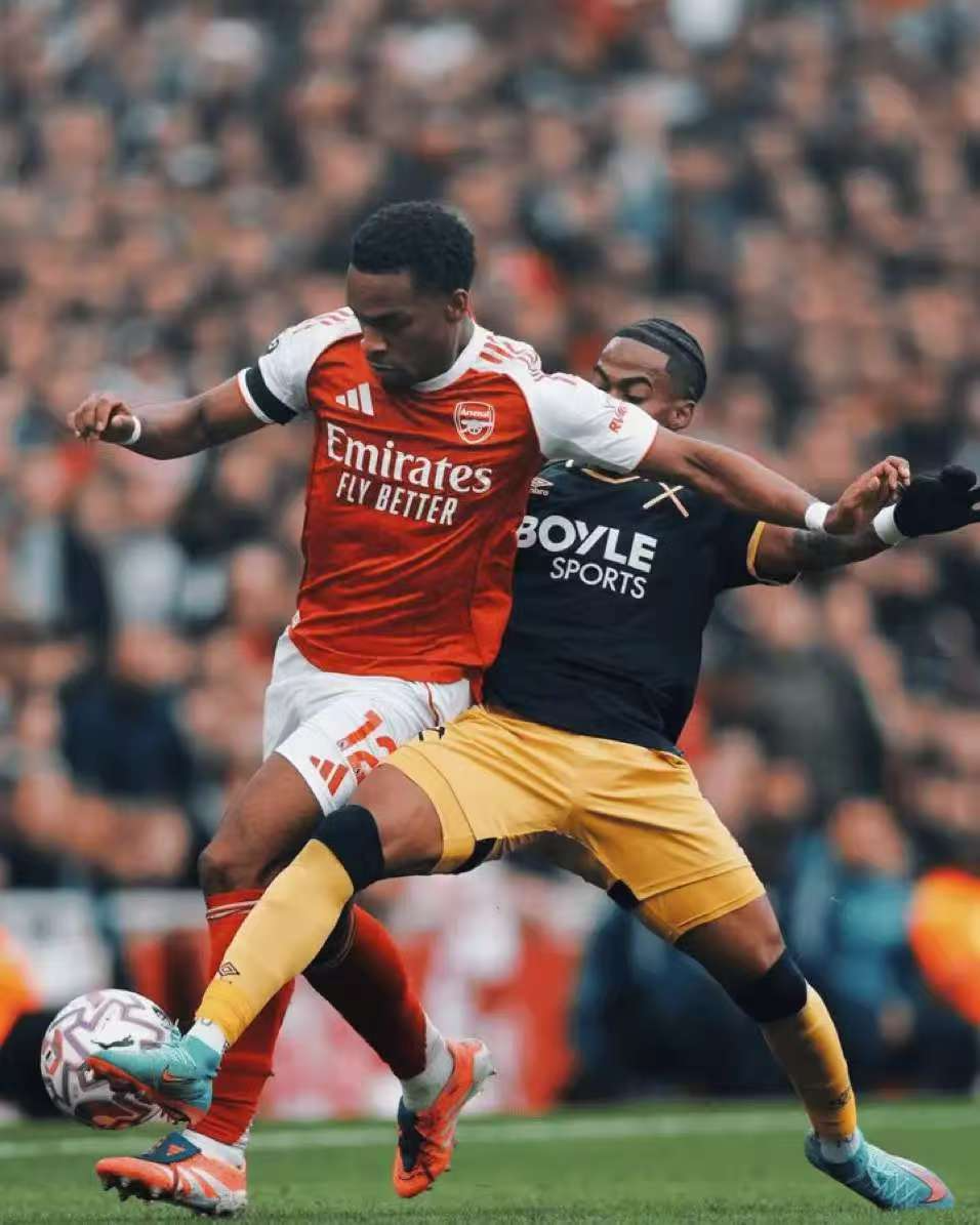 闷声发大财，这支球队悄无声息的登顶英超