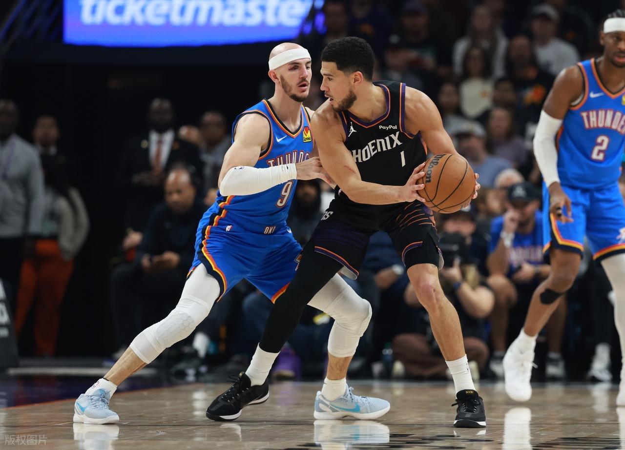 詹姆斯26+7+10无缘今日最佳球员！因为布克24+6+9逆天三分绝杀