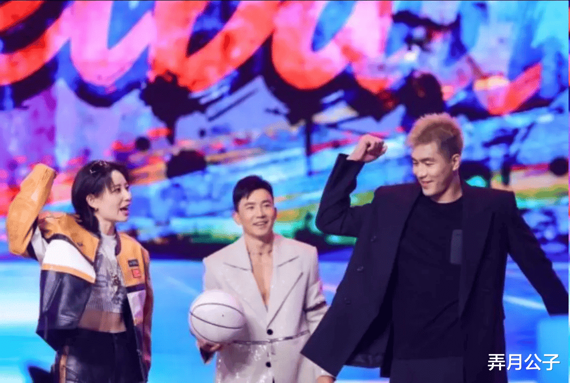 不珍惜与NBA球队交手机会，却去打表演赛，球迷：郭艾伦快废了