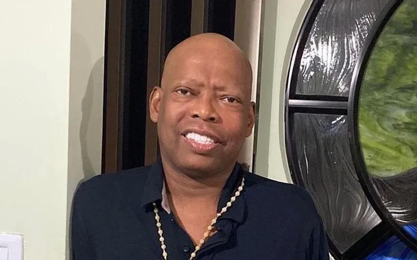 纽卡邀请名宿阿斯普里拉来看欧冠他现在在卖甘蔗和安全套