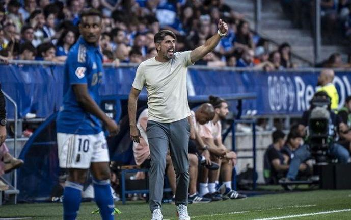 奥维耶多主帅：我们成功限制了巴萨，但在换人时我犯了错