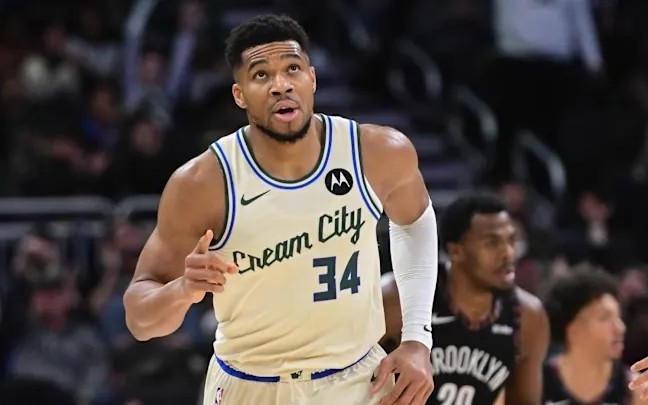 Shams：字母哥计划考察雄鹿25场比赛，他对近期连败感到沮丧