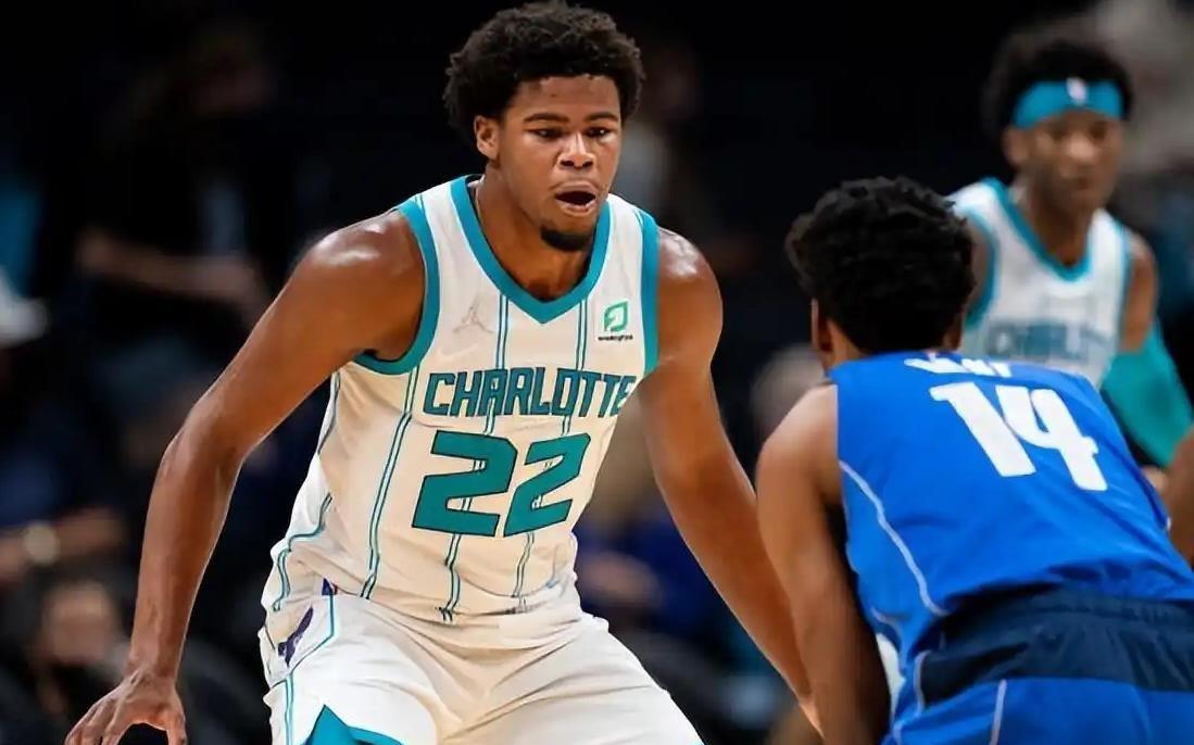 火箭队1天签2人，并无控卫加盟！4大控卫获认可，补强位置已转移