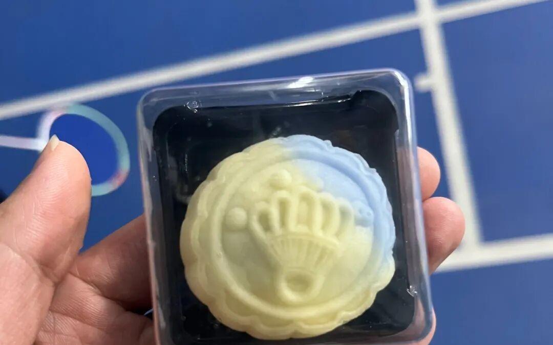 第一批回县城开球馆的羽球人，卷疯了