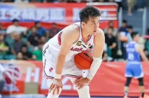 广州龙狮参加NBA季前赛，郭艾伦主动放弃，2米26徐昕错失机会