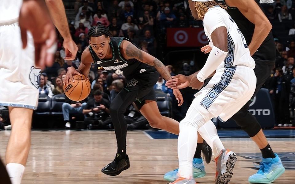 表现一塌糊涂！森林狼乐透秀看起来完