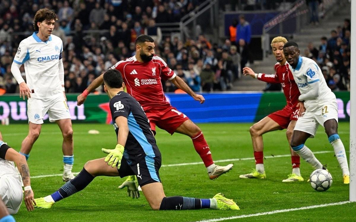 倒霉，鲁利是首位欧冠改制以来对阵利物浦自摆乌龙的门将