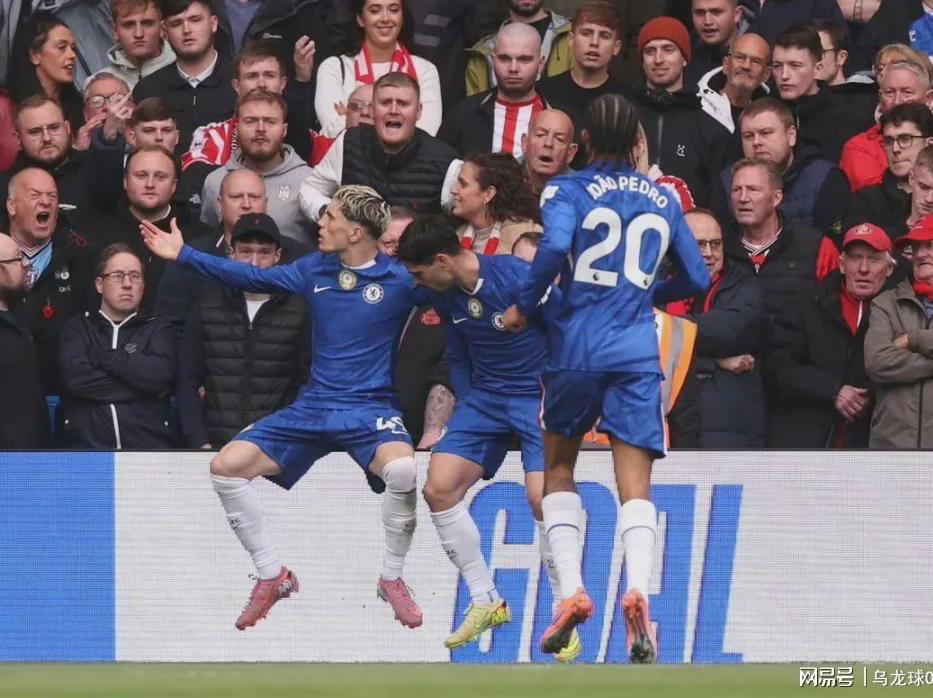 英超爆冷！逆转+绝杀！黑马掀翻欧冠队+升至前2