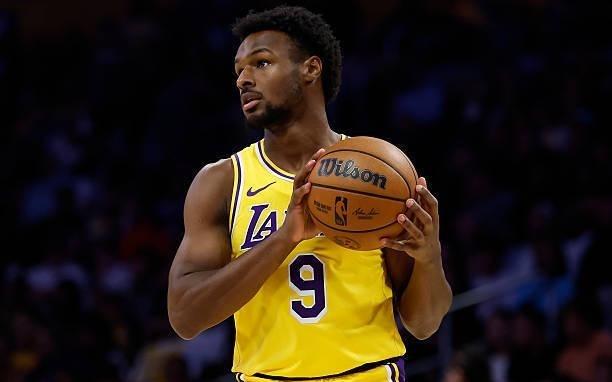 相比于湖人其他替补球员，布朗尼的表