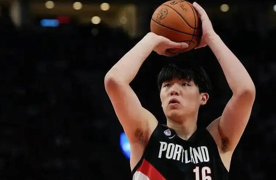 杨瀚森首秀2分1篮板麦克丹尼尔斯称，我不想伤害他，但这是NBA