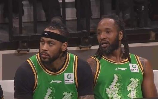 辽篮爆冷输山东，两人气得径直走回更衣室，杨鸣表情凝重，没救了