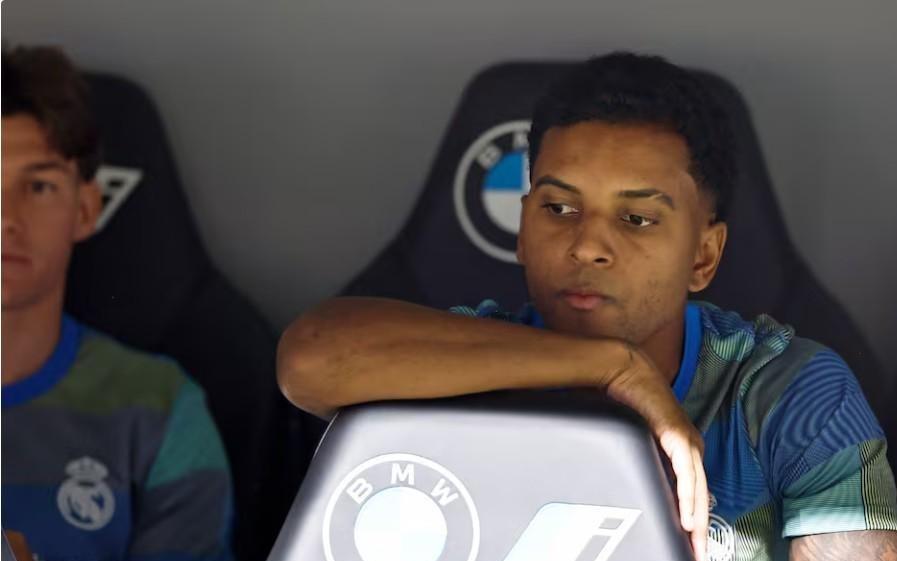 TA：皇马寻求引进后卫和中场他们愿听取对罗德里戈的报价