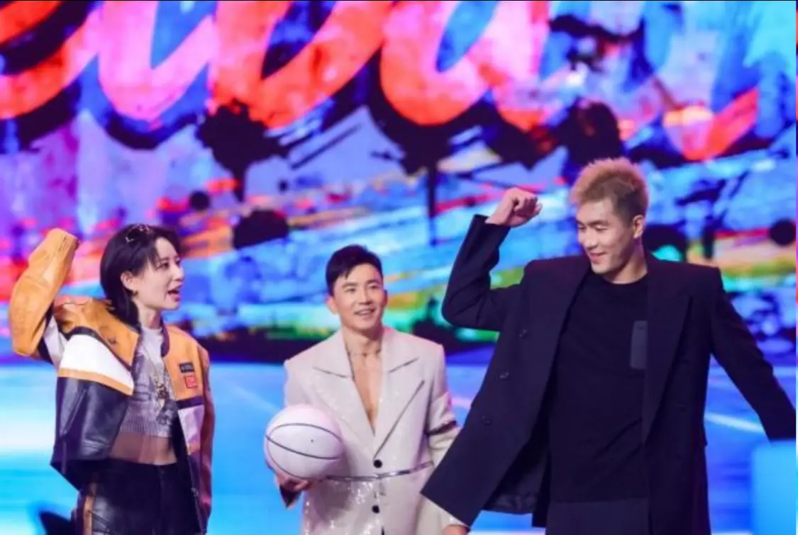 不珍惜与NBA球队交手机会，却去打表演赛，球迷：郭艾伦快废了