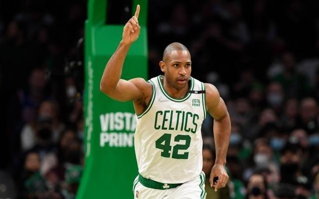 媒体人：与霍福德签多年合同能看出勇士最大化库里窗口的决心！