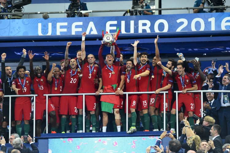 魔笛：2016年葡萄牙小组第三出线最终捧杯，这说明了欧洲杯有多难
