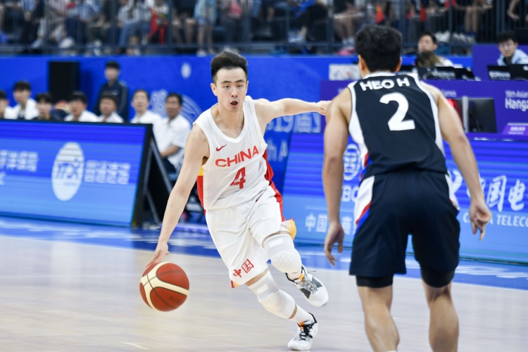 媒体人：赵继伟的压力太大了以他的水平不至于是世界杯那个表现