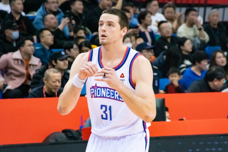 媒体人：天津在张庆鹏调教下真有气质大卫詹姆斯是CBA顶级大外