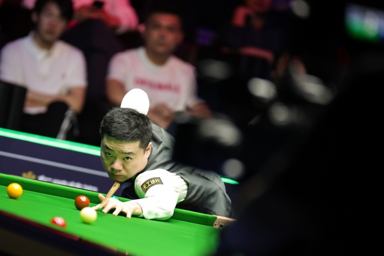 斯诺克巡回锦标赛1/4决赛上半场：丁俊晖5-3艾伦，明晨2点下半场