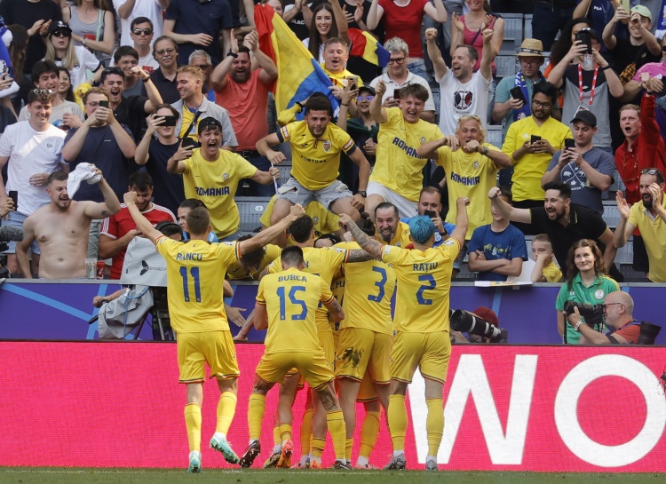 罗马尼亚队史首次在欧洲杯获得小组头名出线