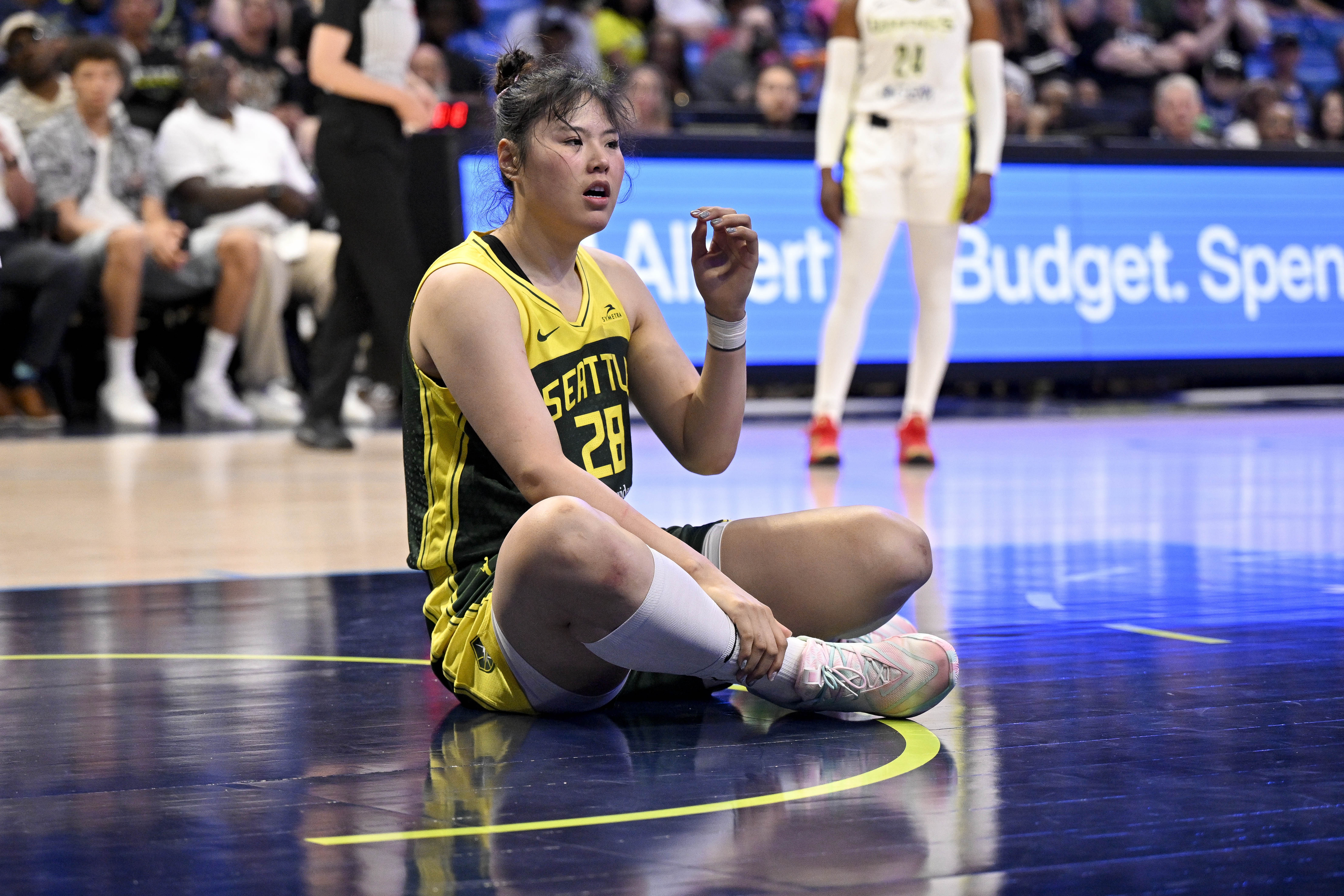ESPN：李月汝为寻求更多上场时间申请交易中国篮协全力支持