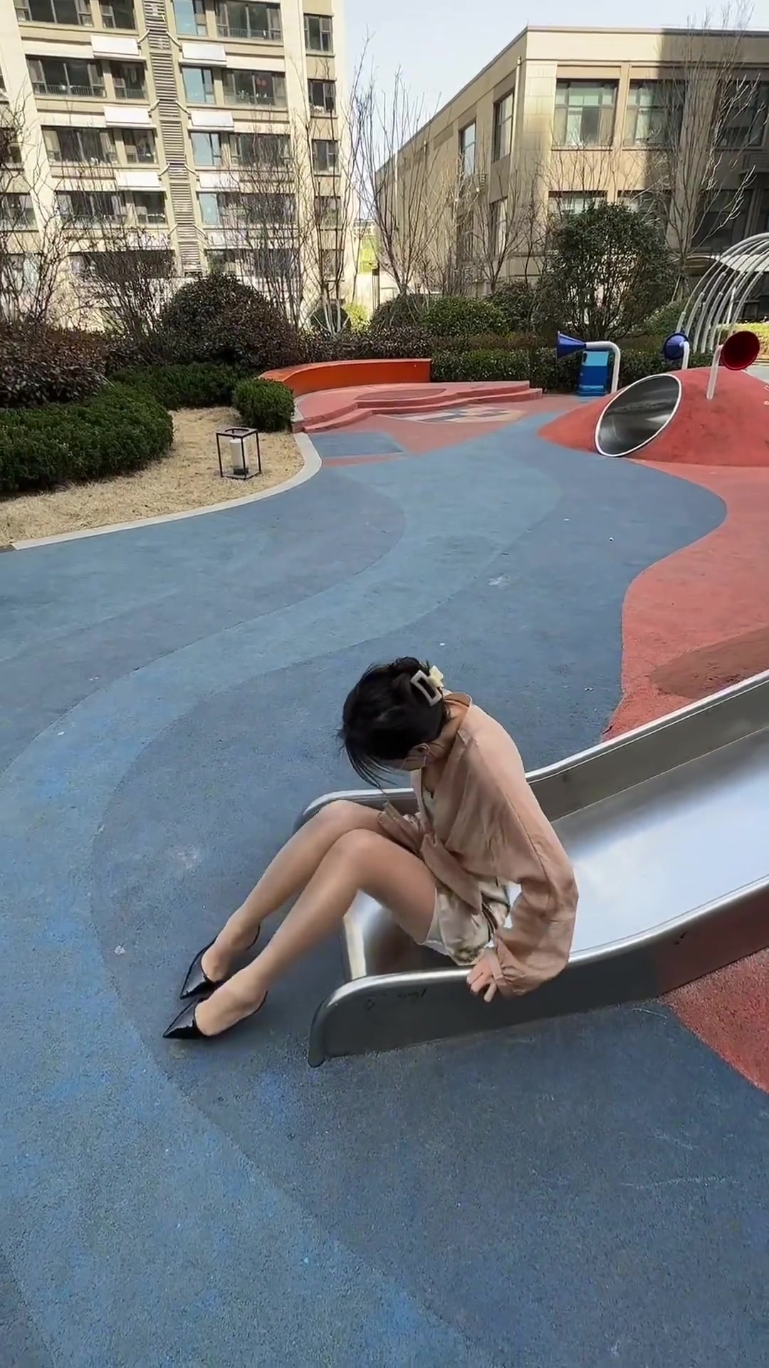 道破真相！这滑梯一般的裙子还真扛不住