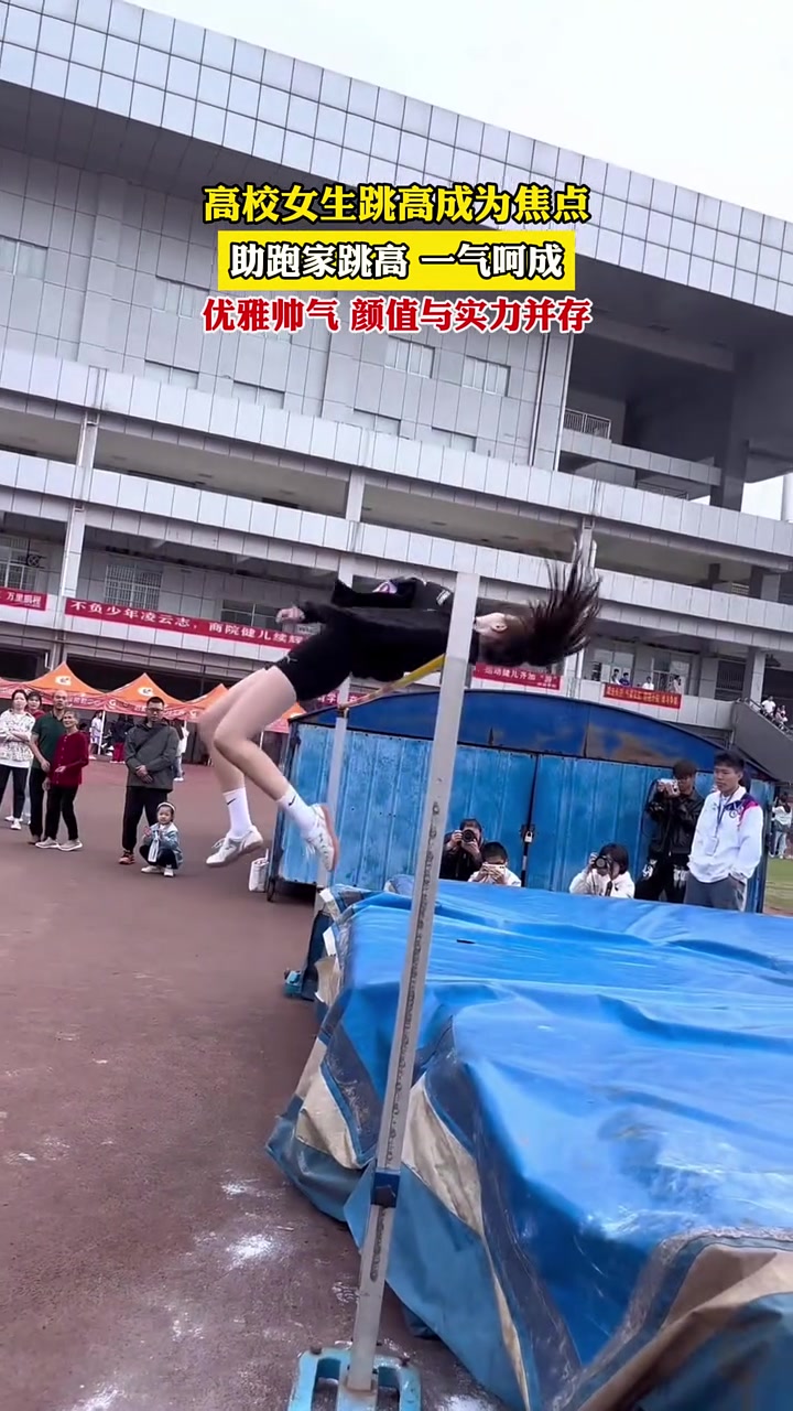 运动女孩，优雅帅气，颜值与实力并存