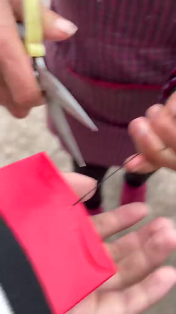 奶奶第一时间没有打开红包而是对着你笑