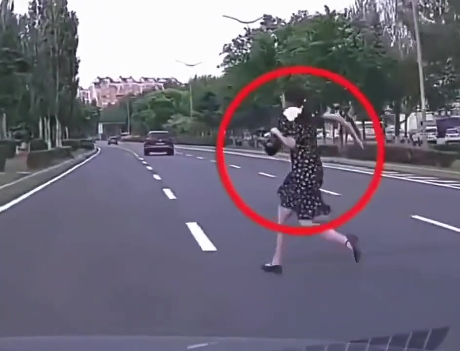 只要不扭头看一眼后面 你就撞不到我