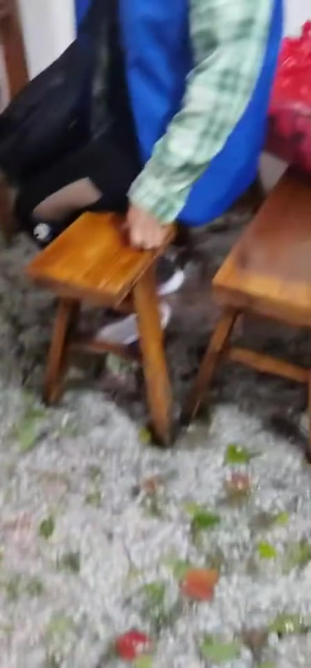第一眼看以为倒了一地咸粥呢！