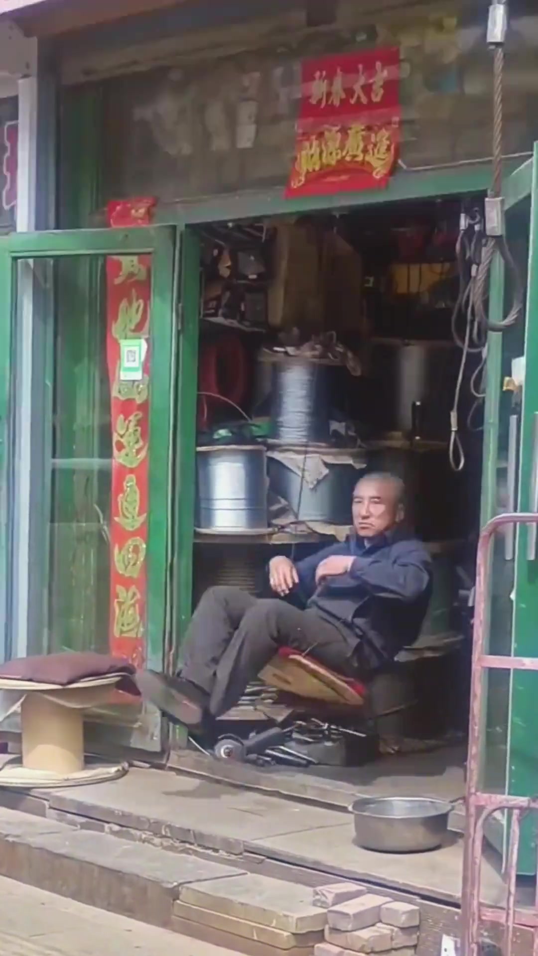 这宣传，一言不发比任何吆喝都有说服力