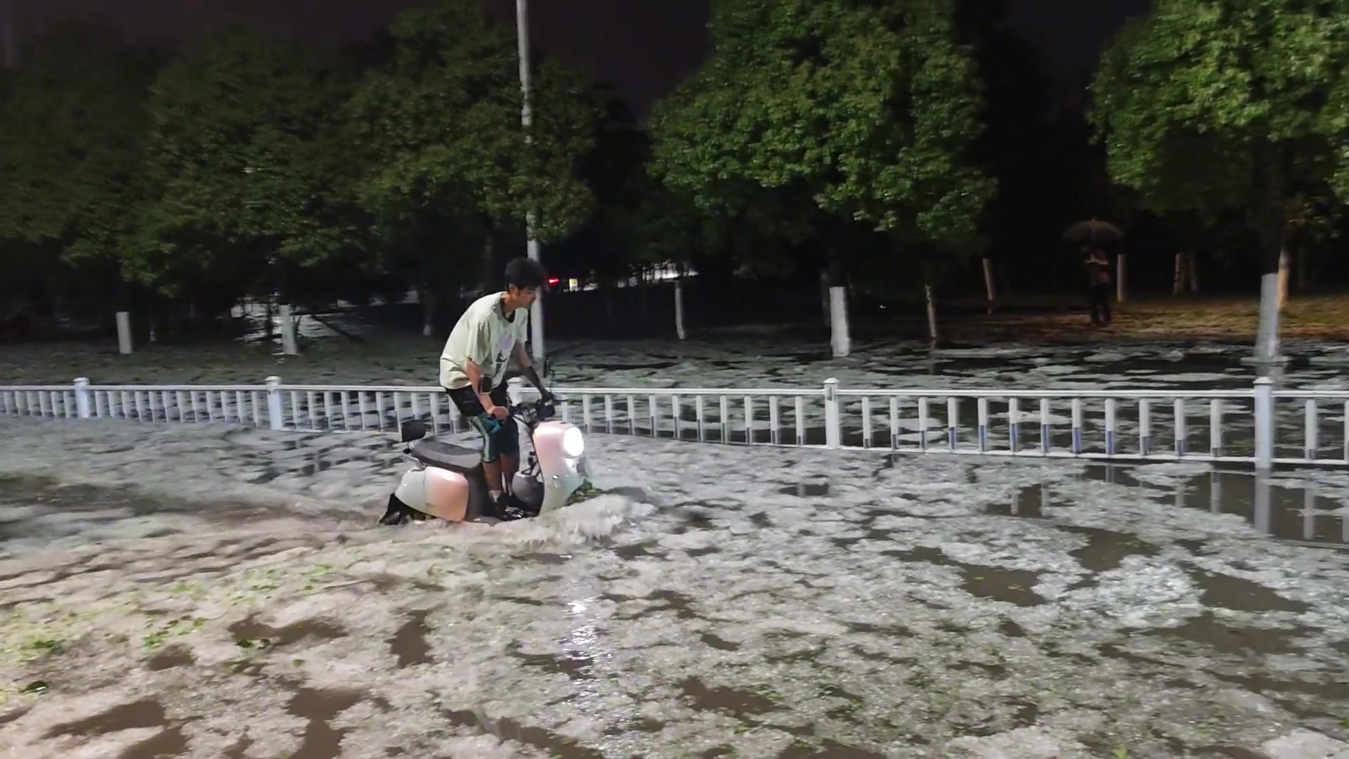 雅迪潜水艇