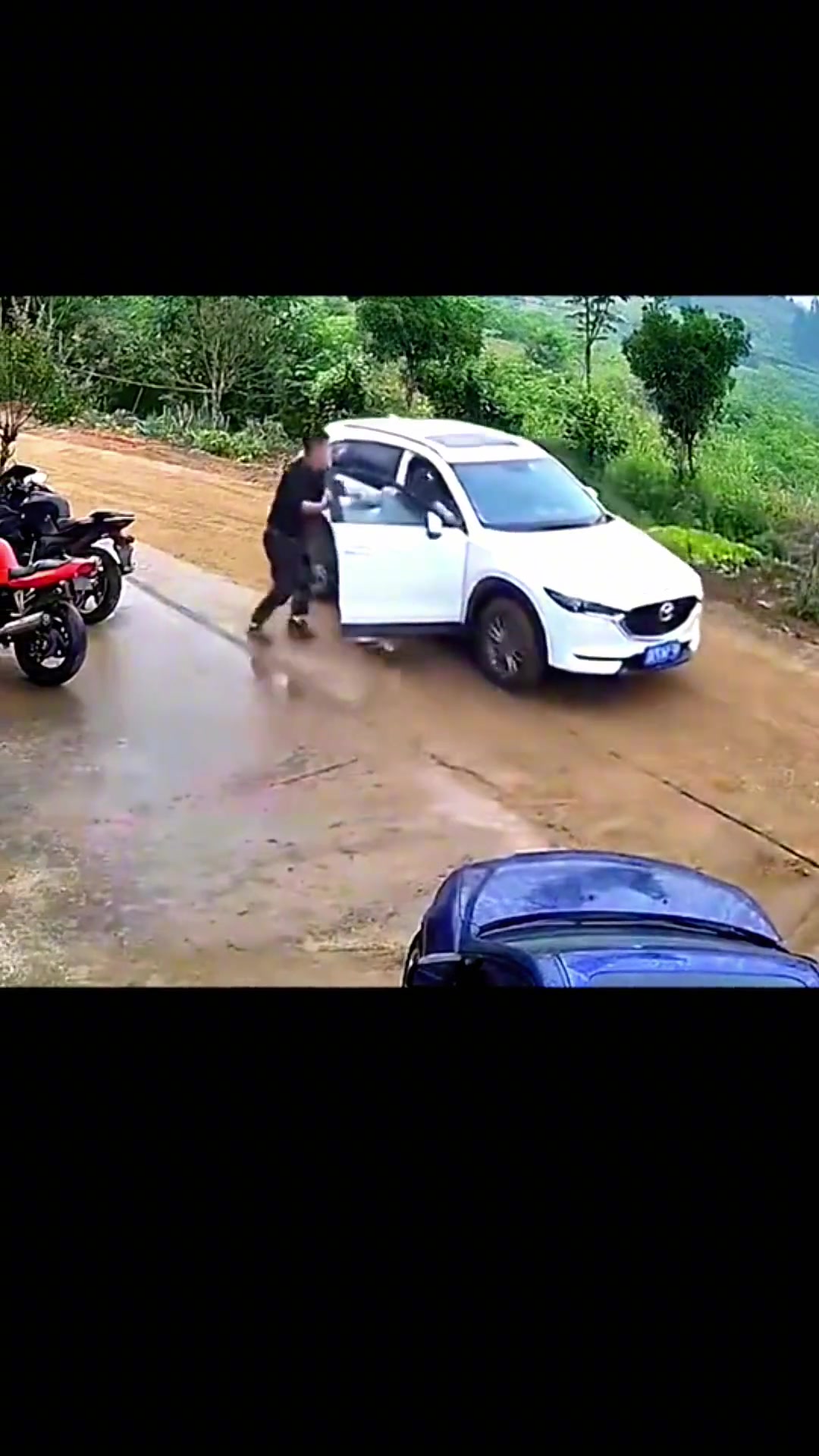 这种情况是要去拉手刹