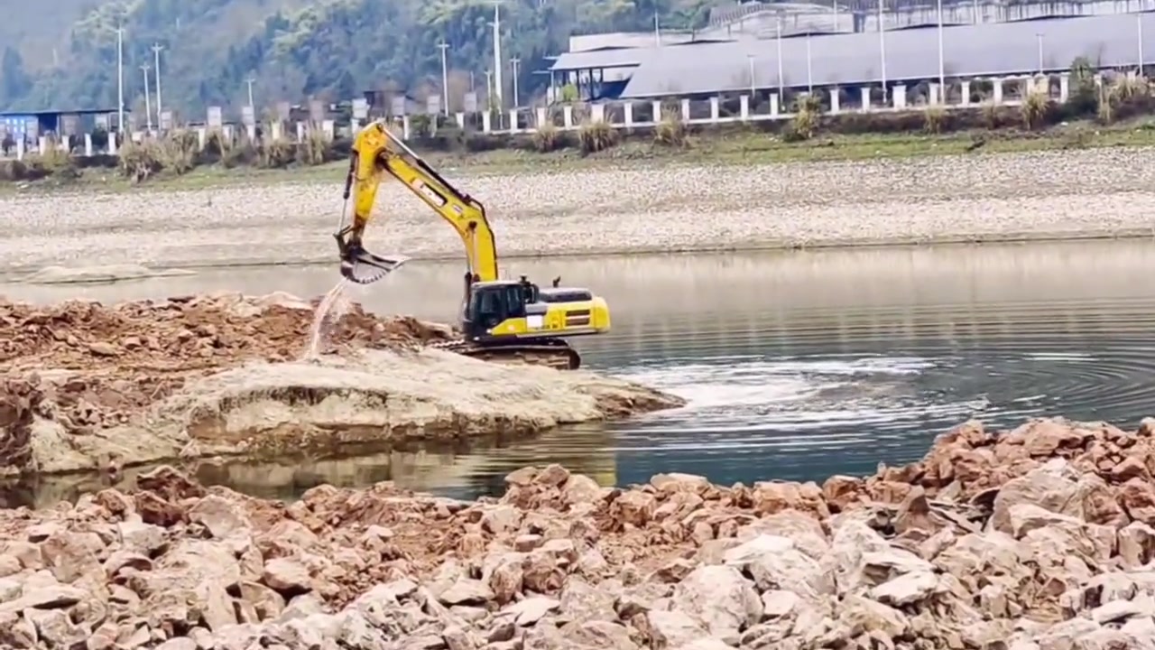 孤独的孩子选择了：自己和自己“浇个朋友”