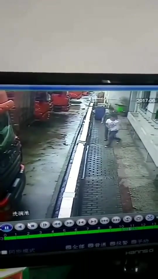 东莞仔：栏不是这样跨滴