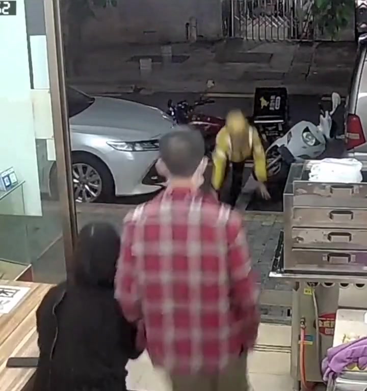 撞到人就这样逃逸了？
