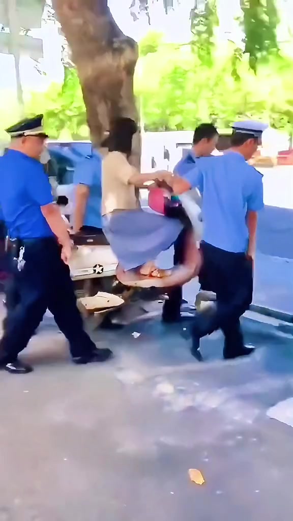 大小姐驾到，通通闪开