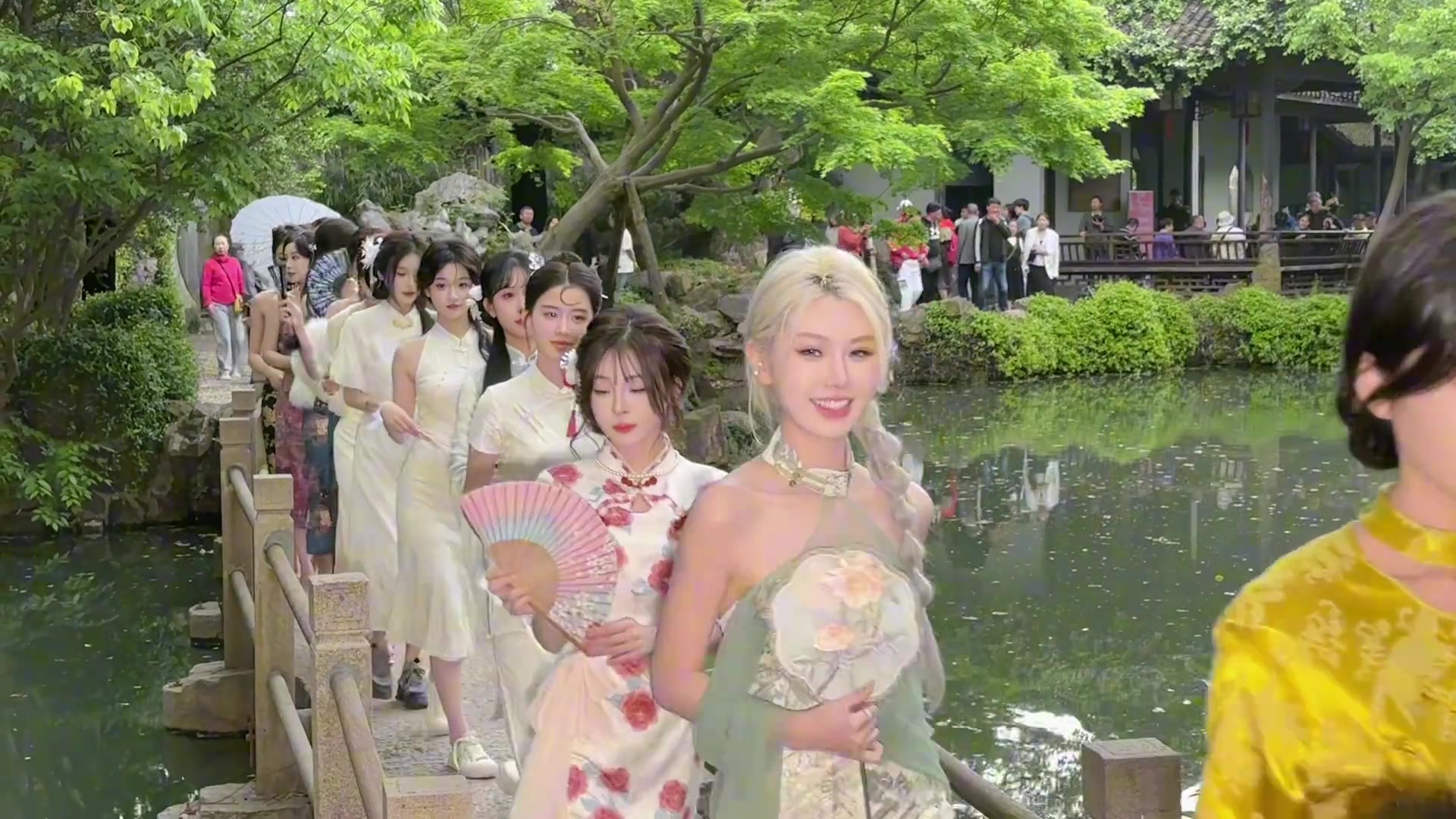 这么多旗袍...老夫看得过来嘛？！