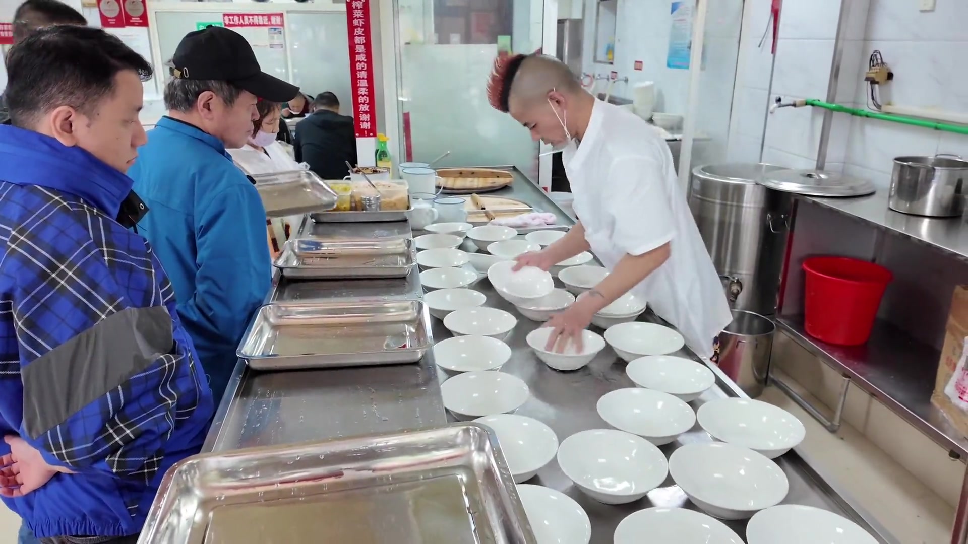 煮个馄饨至于吗？看似手忙脚乱 其实一点都不快