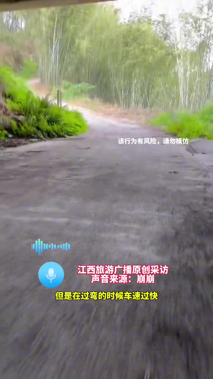 女生玩扭扭车忘记有刹车，用脚刹车结果一头栽进草堆