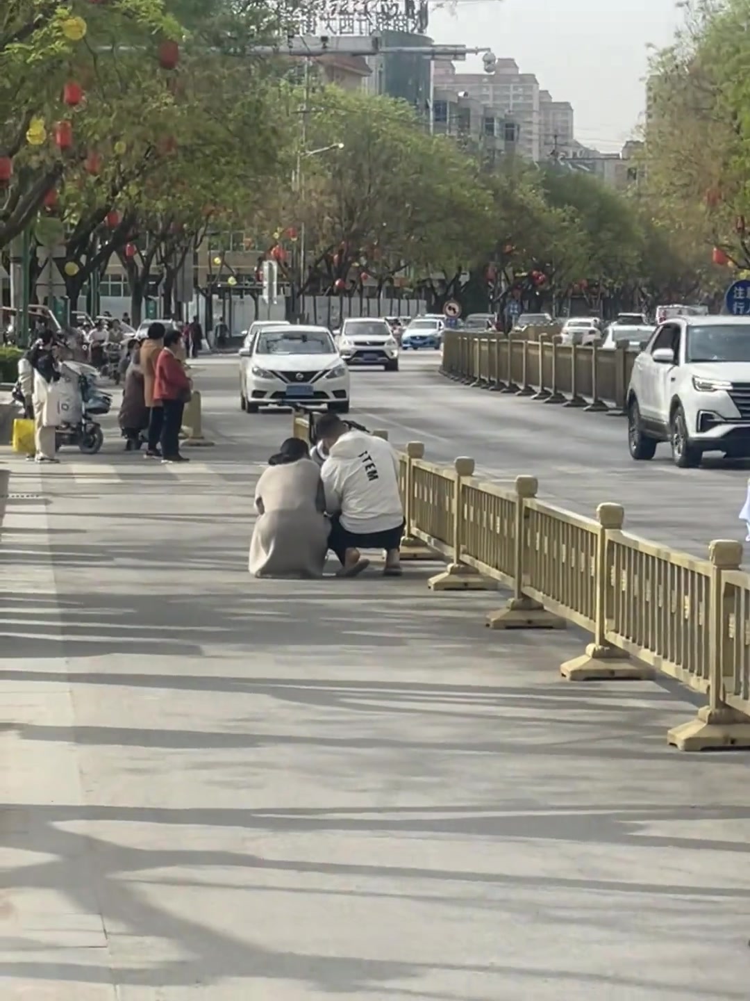 交警：一想到他俩无路可去我就想笑