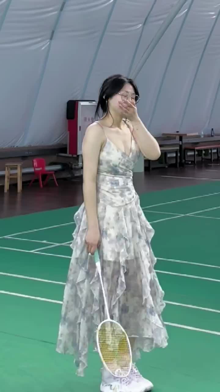 羽毛球女孩的反差感