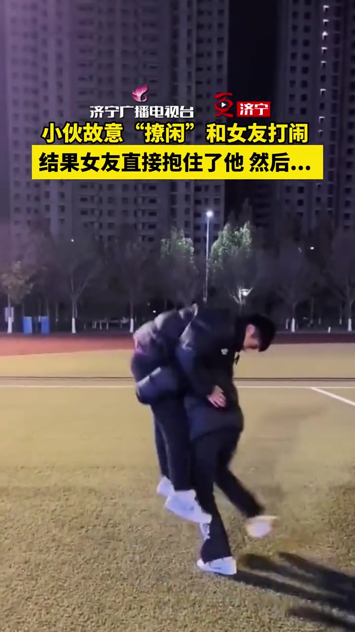 小伙：不是…你的瓶盖平时不都是我拧的吗